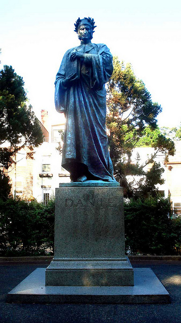 Статуя Данте Алигьери в столице США Вашингтоне