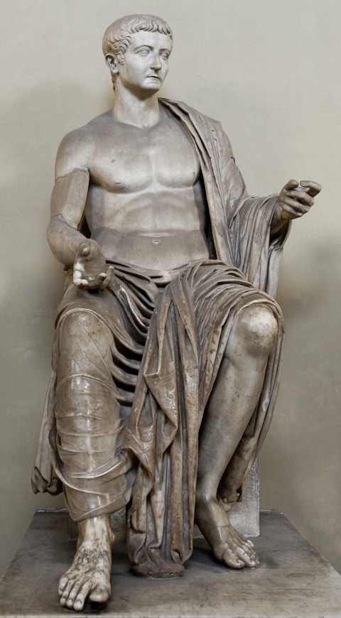 Мраморная статуя императора Тиберия