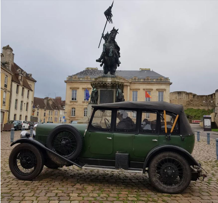 Alvis Марка 1931 года снова на фото во Франции. (Courtesy of Caters News)