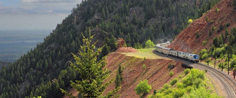 Залізничні маршрути світу, які створюють незабутні враження