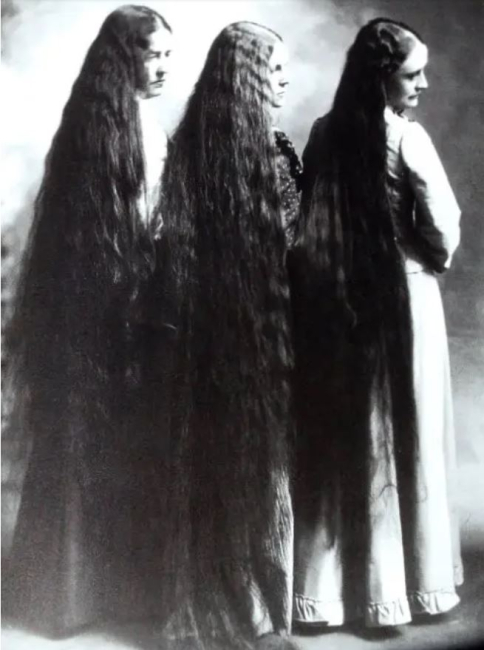 «Три жінки», портрет американського фотографа Белль Джонсон, близько 1896—1905 років. (Суспільне надбання)
