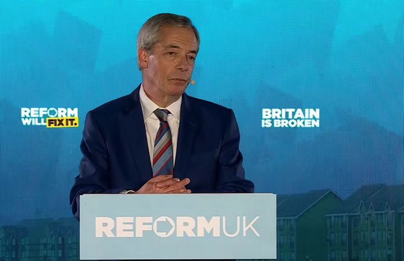 Прем'єр-міністр Великобританії хоче заборонити масові мусульманські молитви поблизу історичних британських пам'яток (ВІДЕО)