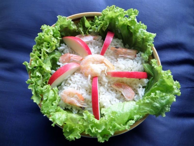 Рисовий салат з креветками і грушею. (Оксана Богомаз/Велика Епоха)