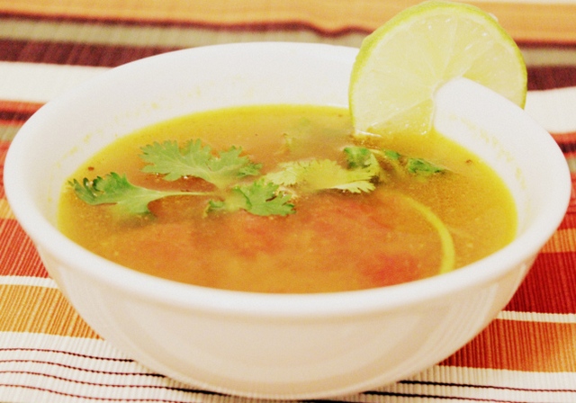 Індійський суп расам. Фото: aishcooks.com