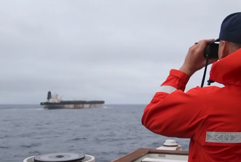 Великобританія підтвердила участь у захопленні танкера під російським прапором у Північній Атлантиці (ВІДЕО)