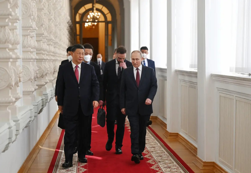 Путин встречается с лидером Китая Си Цзиньпином в Кремле в Москве 21 марта 2023 года. (Grigory Sysoyev/AFP via Getty Images)