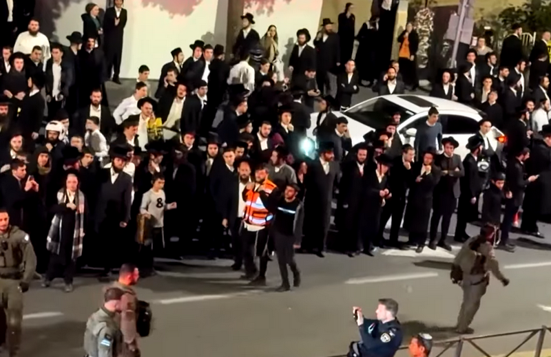 Юнак загинув затиснутий під автобусом під час мітингу проти призову до армії в Єрусалимі (ВІДЕО)