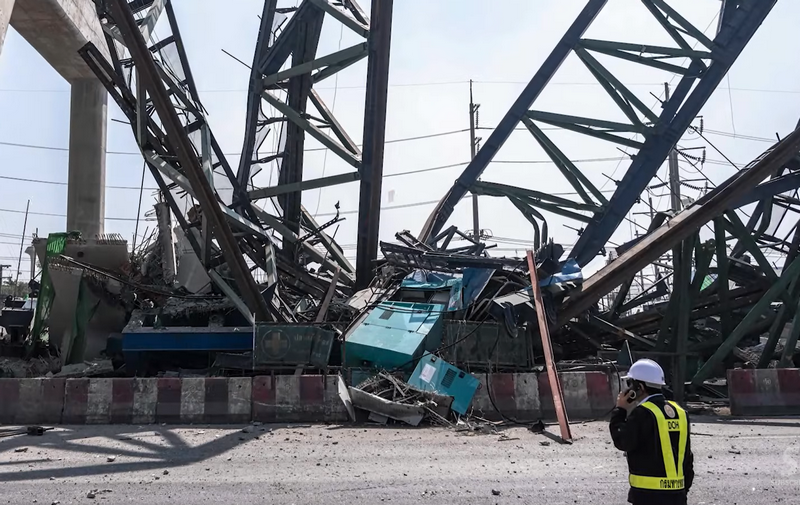 Після чергового обвалення крана в Таїланді загинули двоє людей (ВІДЕО)