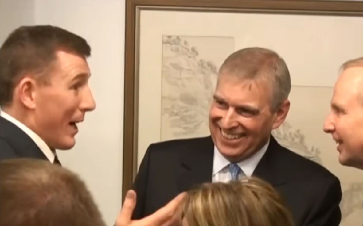 Принц Ендрю щороку відправляв вітальні листівки Сі Цзіньпіну (ВІДЕО)