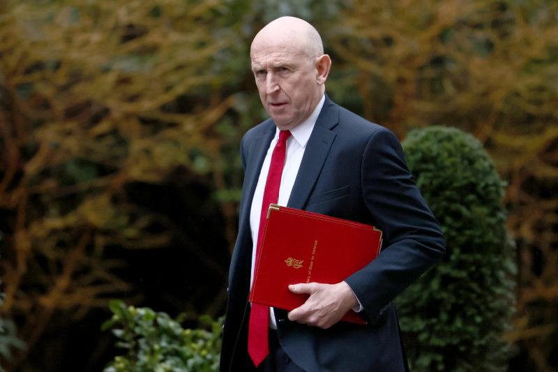 Министр обороны Джон Хили прибывает на еженедельное заседание кабинета министров на Даунинг-стрит, 27 января 2026 года, Лондон, Англия. (Jack Taylor/Getty Images)