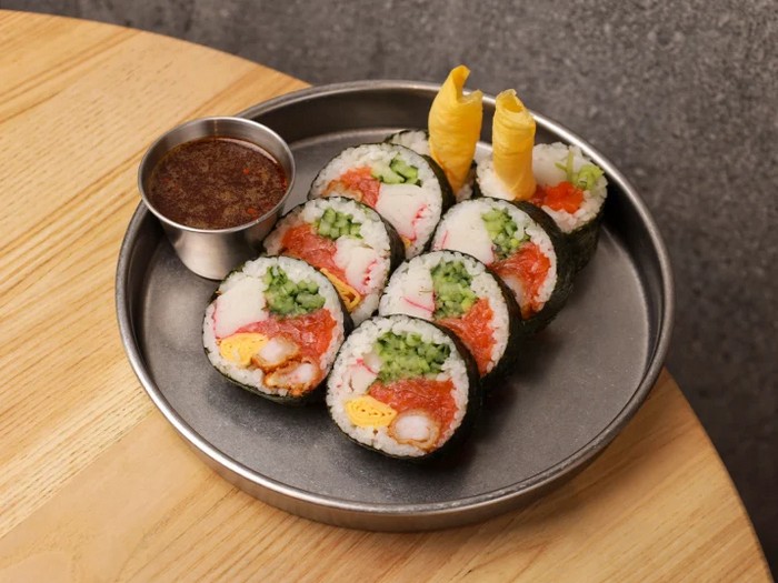 Доставка ролів у Львові від NOA