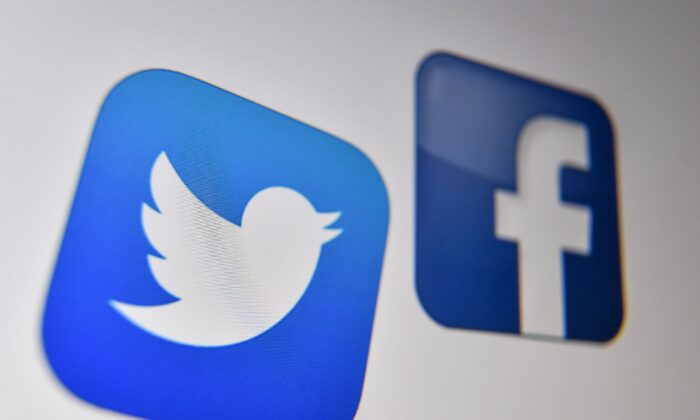 Логотипи соціальних мереж «Твіттер» і «Фейсбук» на екрані комп'ютера, Лілль, 21 жовтня 2020 року. Denis Charlet/AFP via Getty Images