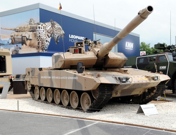 Танк Леопард-2 концерна Krauss-Maffei Wegmann. Фото: ERIC PIERMONT/AFP/Getty Images
