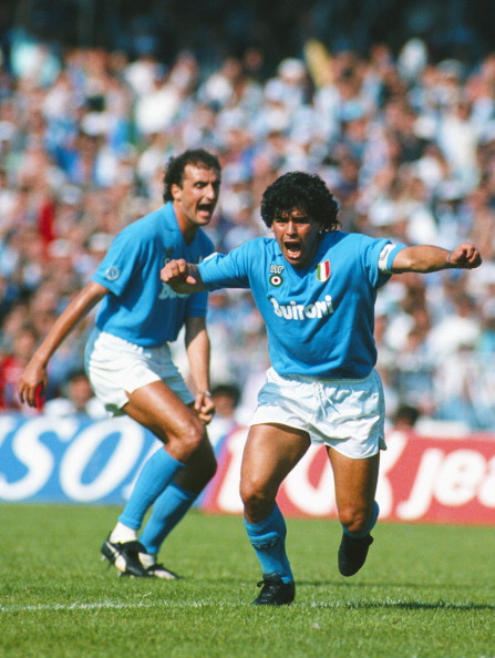 25 травня 1988 року: Дієго Марадона радіє забитому ним голу в матчі чемпіонату Італії між «Наполі» і «Міланом». Фото: David Cannon/Getty Images