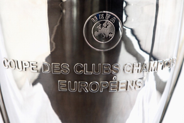 Надпись на Кубке чемпионов — трофее Лиги чемпионов УЕФА. Фото: Dean Mouhtaropoulos/Getty Images