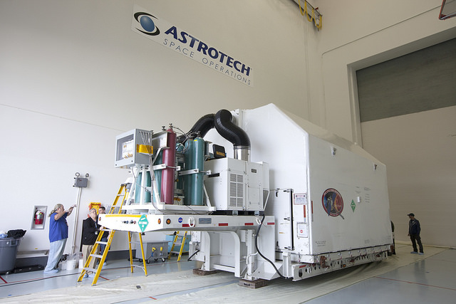Підготовка до запуску супутника DSCOVR НАСА, який здійснюватиме спостереження за сонячними вітрами. Фото: NASA Goddard Space Flight Center/Flickr.com
