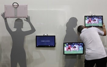 Почему просмотр телевизора пагубно влияет на наше здоровье? Фото: MICHELE TANTUSSI/AFP/Getty Images