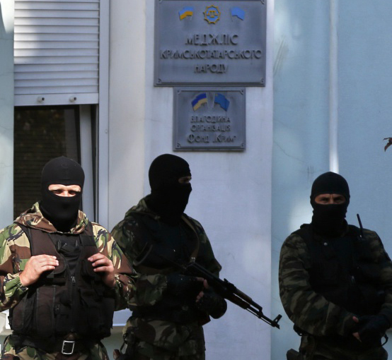 Обшук у приміщенні Меджлісу кримськотатарського народу, 16 вересня 2014 року. Фото: MAX VETROV/AFP/Getty Images