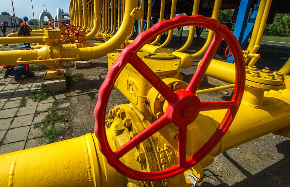 Газові труби на газокомпресорній станції в Вельке-Капушани (Словаччина) 2 вересня 2014 року. Словаччина відкрила реверсний газопровід, який постачатиме в Україну до 10 млрд кубометрів природного газу на рік. Фото: JOE KLAMAR/AFP/Getty Images
