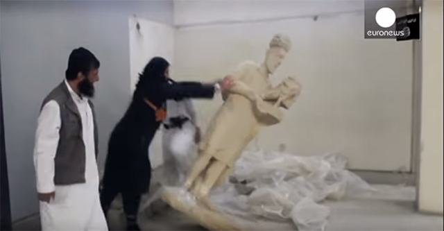 «ІГІЛ» руйнує пам'ятники у північному Іраку. Скріншот із відео: euronews (in English)/Youtube
