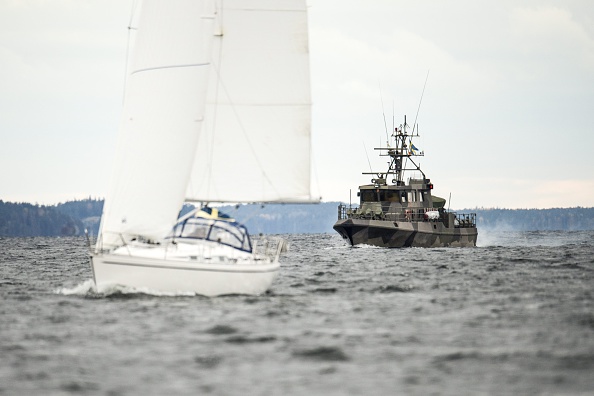 Шведские военные суда патрулируют воды Стокгольмского архипелага, Швеция, 18 октября 2014 года. Фото: PONTUS LUNDAHL/AFP/Getty Images