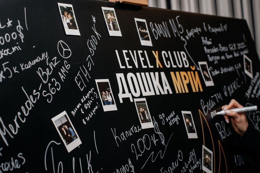 Участники FFA Level X Club записывают свои мечты