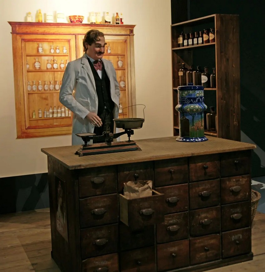Аптека Калеба Брэдхэма, изобретателя Pepsi, как она изображена на выставке «Bern New Bern» в Историческом музее Берна. (Sandstein/CC BY-SA 3.0)