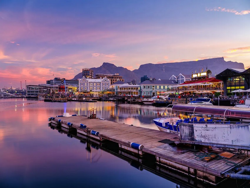 V&A Waterfront – это главный туристический и торговый район в Кейптауне, Южная Африка. (Arnold Petersen/Getty Images)