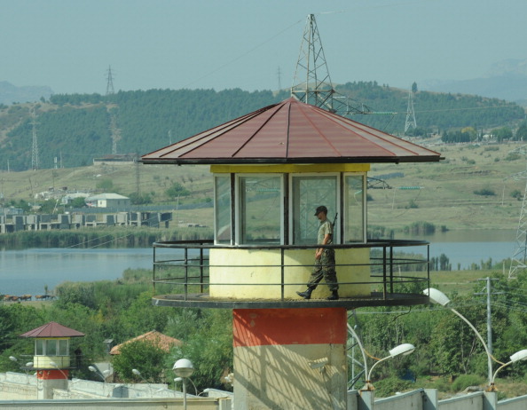 Вежа в'язниці №8 Глдані, де тюремники знущалися над ув'язненими, 21 вересня 2012 року. Фото: VANO SHLAMOV/AFP/GettyImages