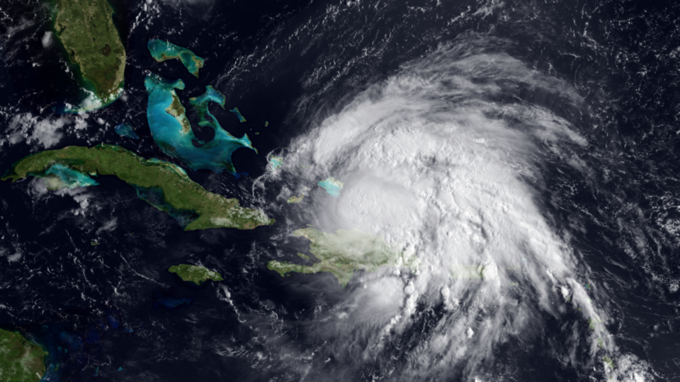 Снимок урагана Ирэн в Карибском море от 23 августа со спутника, предоставлен управлением NOAA. Фото: NOAA/Getty Images