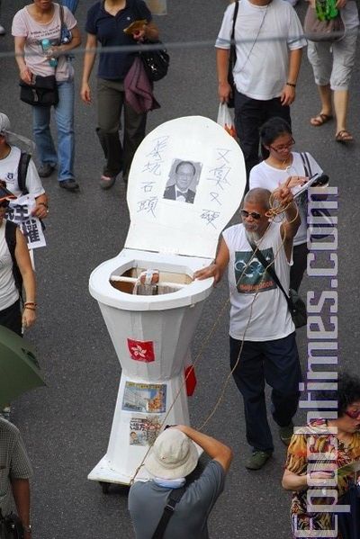 Представники різних груп висловили свої думки й вимоги на загальному народному ході в Гонконзі. Фото з epochtimes.com 