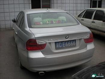 Автомобильный номерной знак города Шанхая стоит уже 5,7 тысяч долларов США. Фото с epochtimes.com