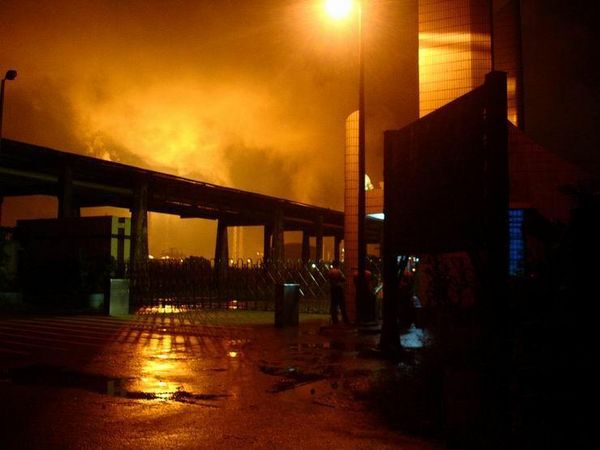 Взрыв на этиленовом заводе. Фото с epochtimes.com