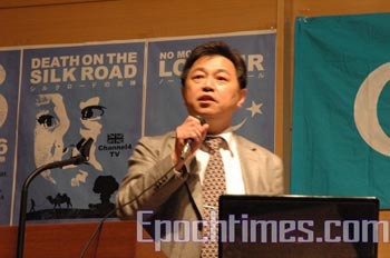 Профессор Гао Тяньчун на форуме в Токио рассказал о бесчеловечных ядерных испытаниях, проводившихся в Китае. Фото: Чжан Бэнчжен/The Epoch Times