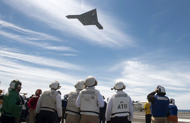 Американський безпілотник X-47B, випущений ВМС США. Фото: Timothy Walter/U.S. Navy via Getty Images