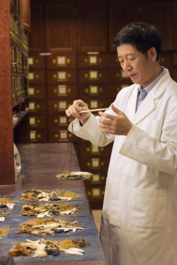 Санці - один із головних компонентів у відомих усьому світові ліках «Юннан байяо». Фото: Ken Chernus/Getty Images