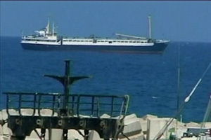 В руках у пиратов остается капитан судна. Фото: NTDTV.com