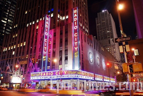 Будівля Radio City Music Hall - найбільшого і найрозкішнішого театру в США. У 2008 р. творчий колектив «Шеньюн» провів у цьому театрі 15 концертів, присвячених китайському Новому року. Фото: Даї Бін/Велика Епоха