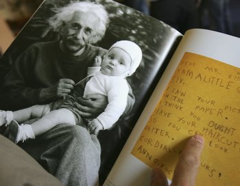 Историческая книга об Альберте Эйнштейне в Хебровском университете, Иерусалим. Фото: David Silverman/Getty Images