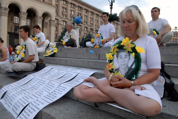 На площади Независимости прошла акция «Миллион минут медитации». Фото: Владимир Бородин/The Epoch Times