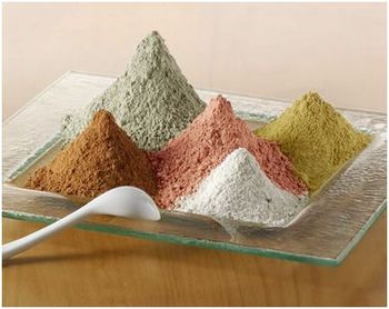 Кожен з видів глини має свої унікальні властивості. Знаючи свій тип шкіри і очікуваний результат, ви зможете підібрати глину. Фото: e-health101.com