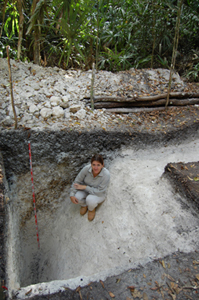 Канал, построенный майя, имеющий оштукатуренную поверхность. Фото: www.uc.edu