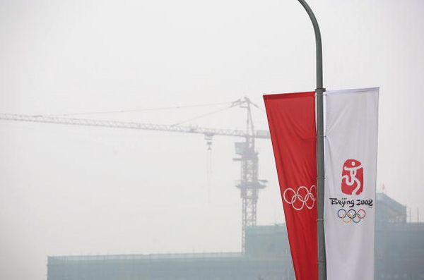 Смог у Пекіні за 11 днів до Олімпіади. 28 липня. Фото: Andrew Wong/Getty Images 