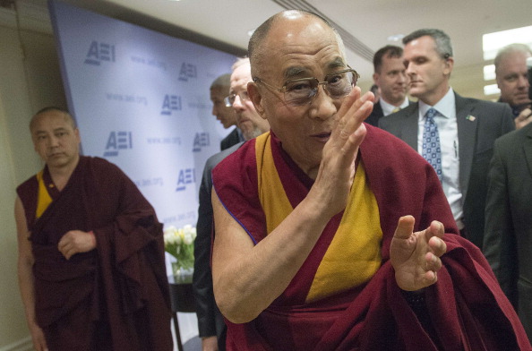 Далай-лама в Американському інституті підприємництва (АЄІ) у Вашингтоні, округ Колумбія, 20 лютого 2014 року. Фото: JIM WATSON/AFP/Getty Images
