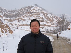 Адвокат Гао Чжишен у своєму рідному місті в провінції Північна Шаньсі на початку 2006 р. Фото: Е Шуан
