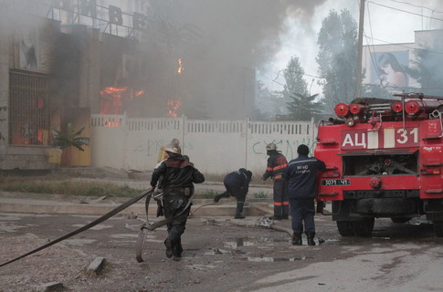 Як заявляють очевидці, пожежники «особливо і не намагалися» локалізувати пожежу. Фото: segodnya.ua