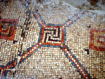 Античні свастики з мозаїки. Фото: Яна Фалік/Велика Епоха