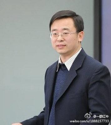Цао Тінбін, професор з Університету Женьмінь Китаю покінчив життя самогубством через порушення закону Китаю, який забороняє мати більше однієї дитини в сім’ї. Фото: Weibo.com