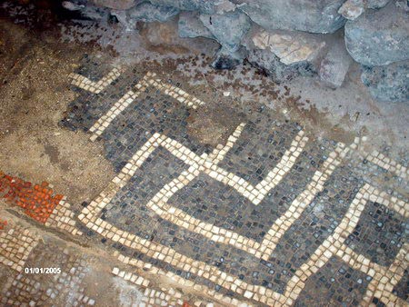 Античних свастики з мозаїки. Фото: Яна Фалік/Велика Епоха