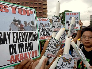 Демонстранты в Маниле, Филиппины, протестуют против смертной казни двух подростков в Иране из-за того, что они гомосексуалисты. Фото: Jay Directo /AFP /Getty Images